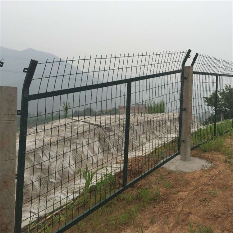 鐵路防護柵欄案例展示圖片4